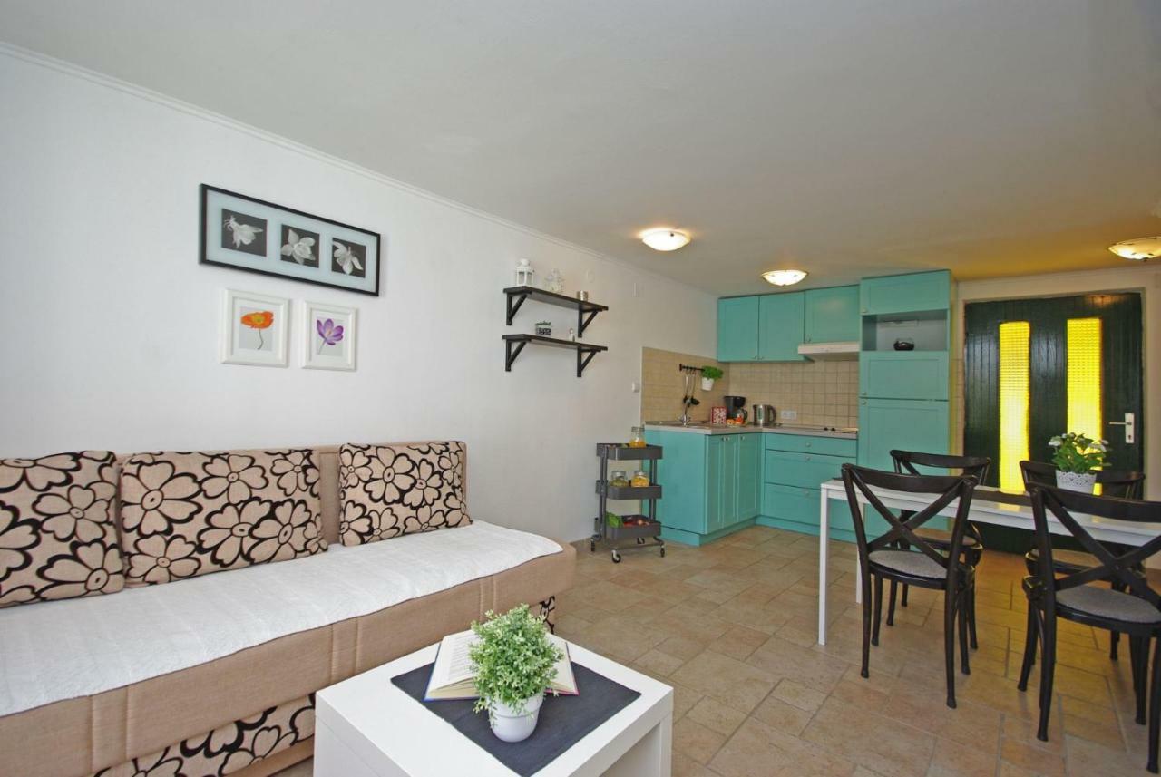 Appartamento Steinhaus Dalmatien Podaca Esterno foto